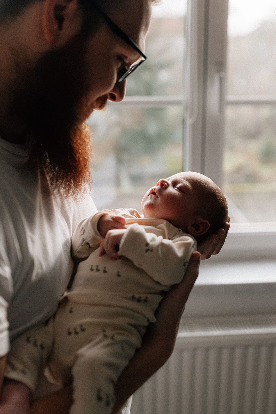 Authentische Neugeborenenfotos: Wie du dir den Zauber des Wochenbetts für immer bewahrst